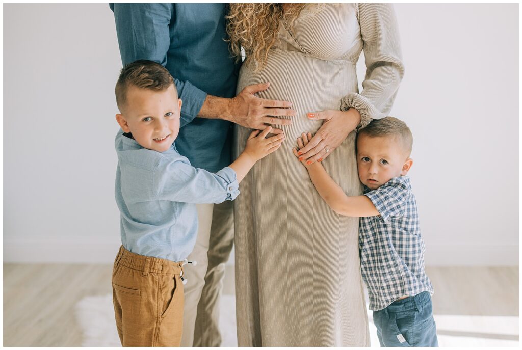 Yvette Heiser - Maximizing Digital Potential, Intimate Indoor Maternity Photography